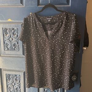 Black Printed V-Neck Short Sleeve Top by Hilary Radley